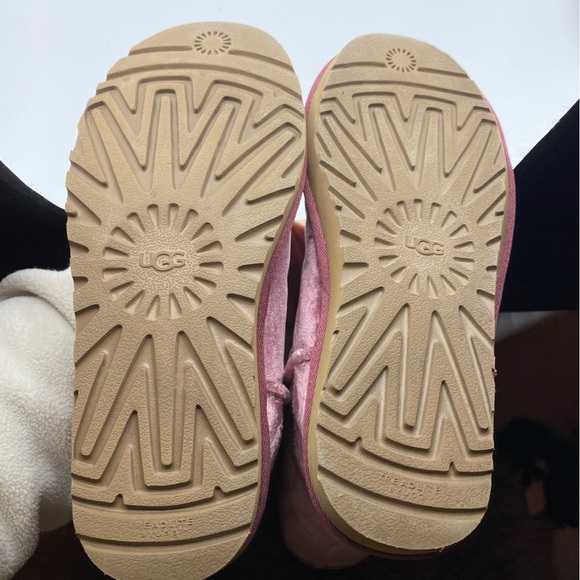 NEW RARE - Pink Velvet UGG boots sz 5 - Picture 5 of 5